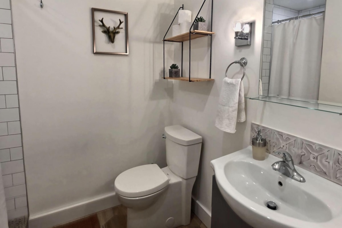 Spacious room with a private bathroom