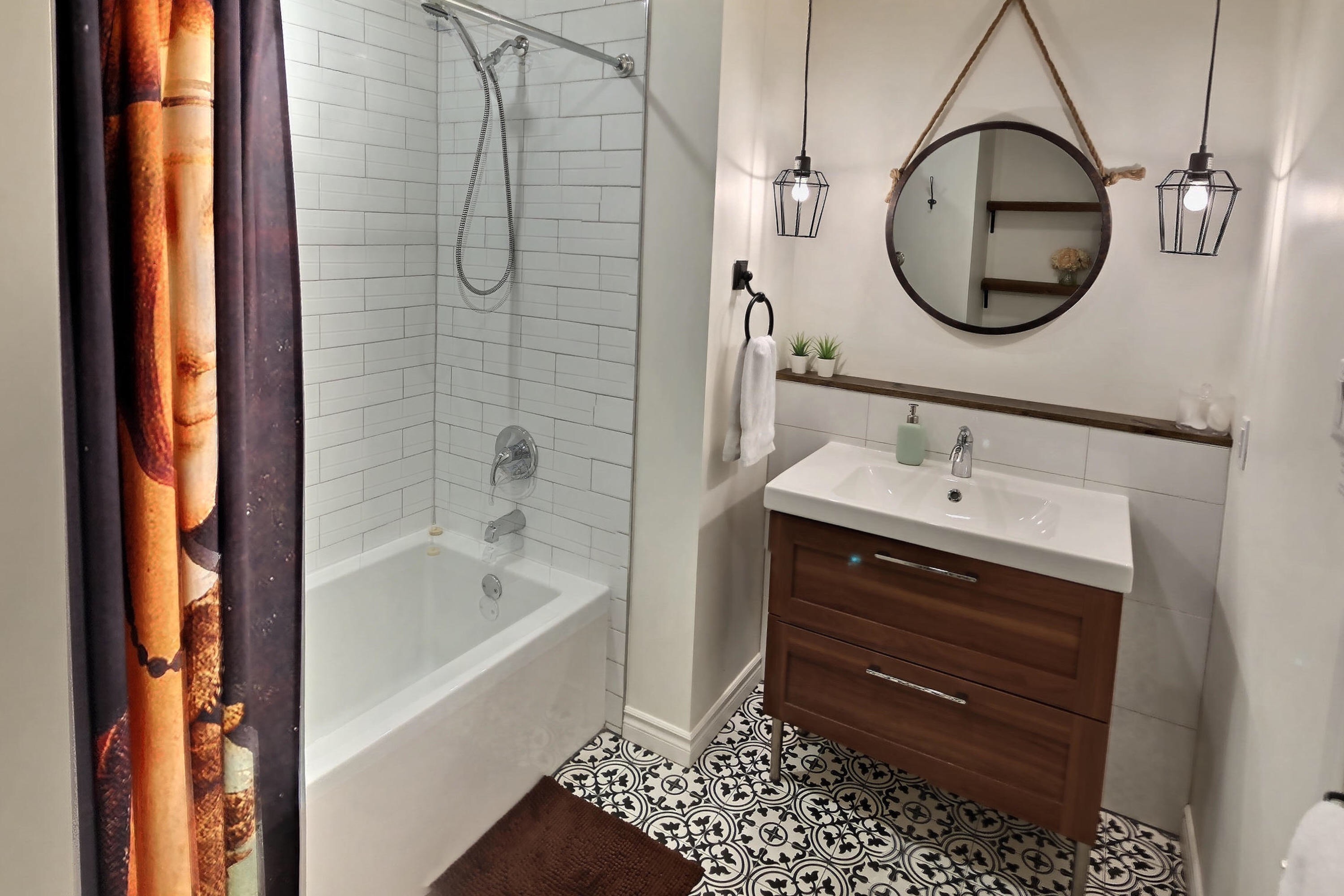 Mont-Royal · Bathroom — Gîte du Survenant, Montréal